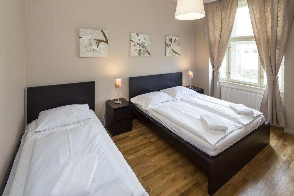 Capital Apartments Прага Екстериор снимка