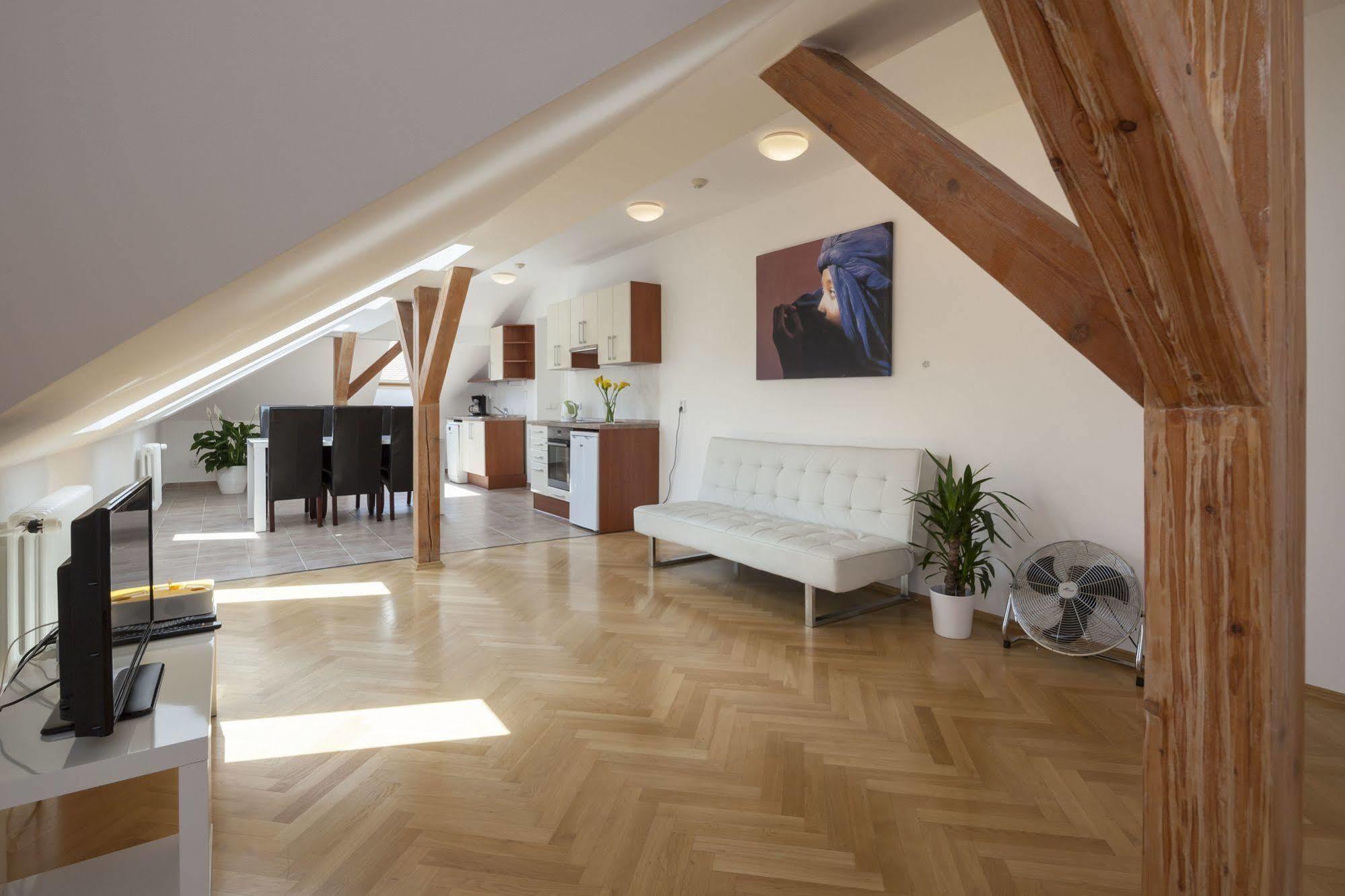 Capital Apartments Прага Екстериор снимка