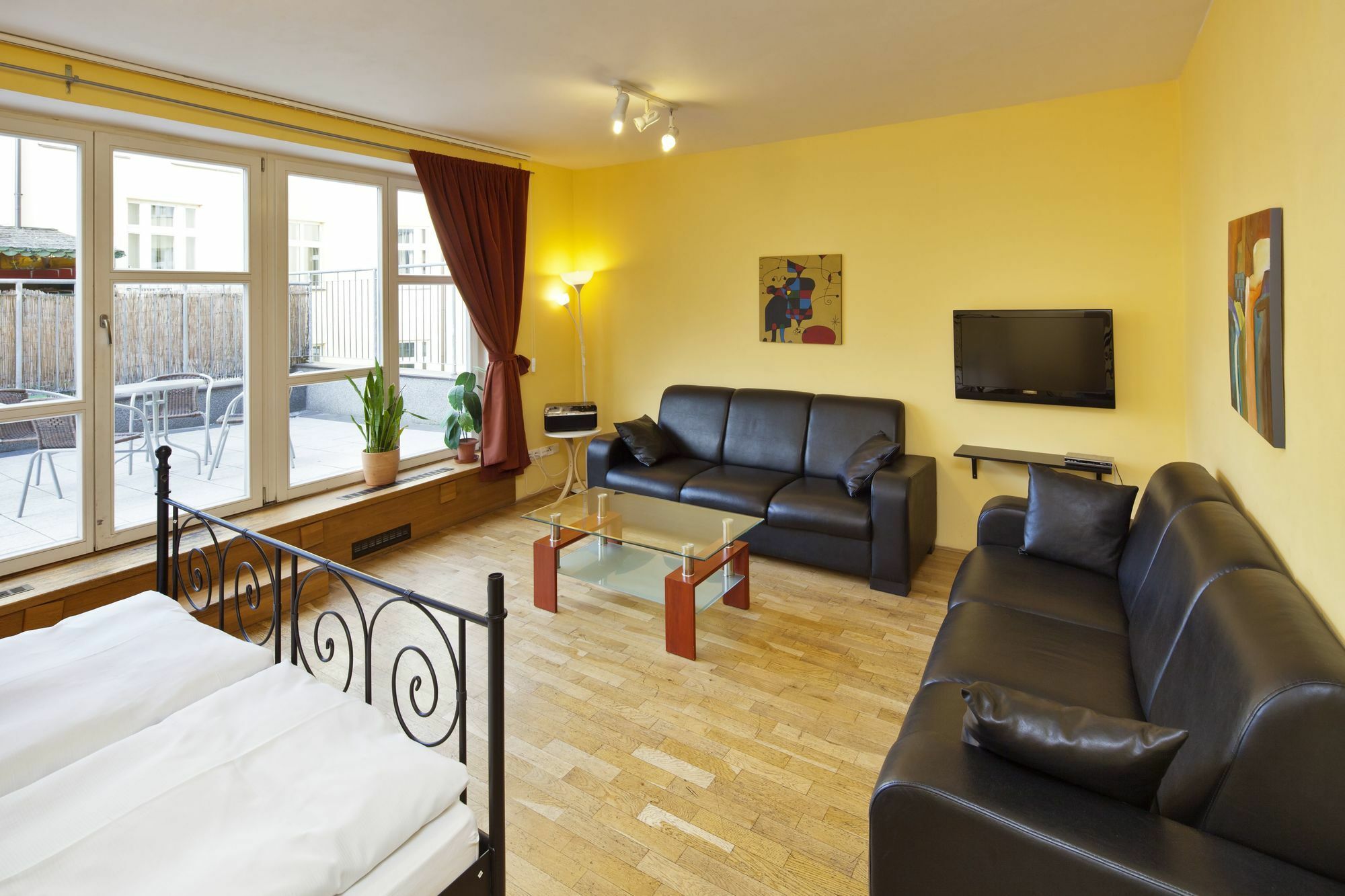 Capital Apartments Прага Екстериор снимка