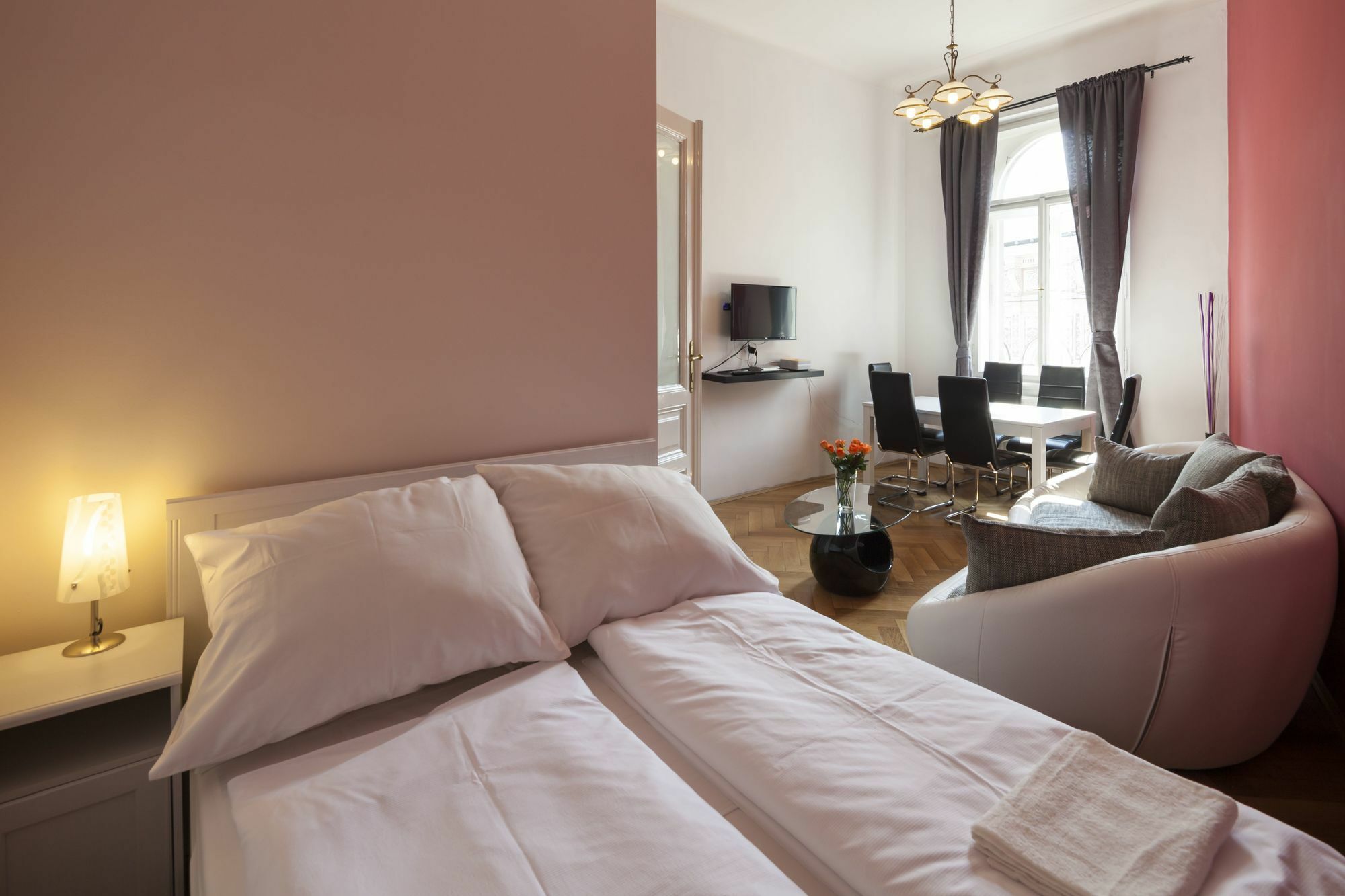 Capital Apartments Прага Екстериор снимка