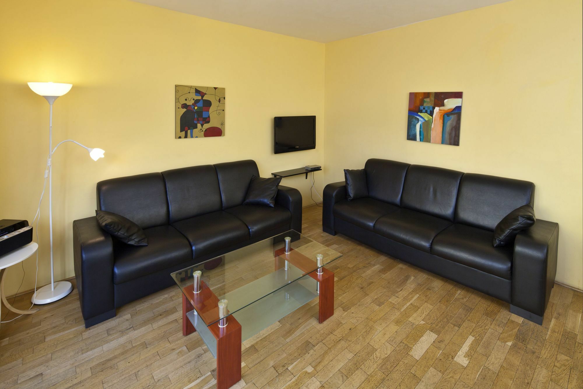 Capital Apartments Прага Екстериор снимка