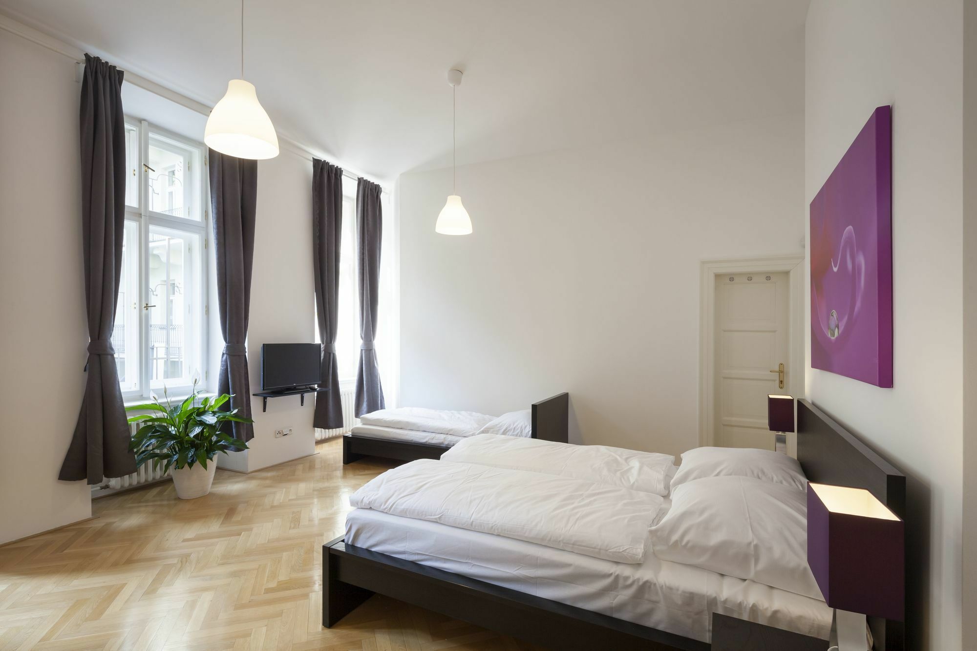 Capital Apartments Прага Екстериор снимка
