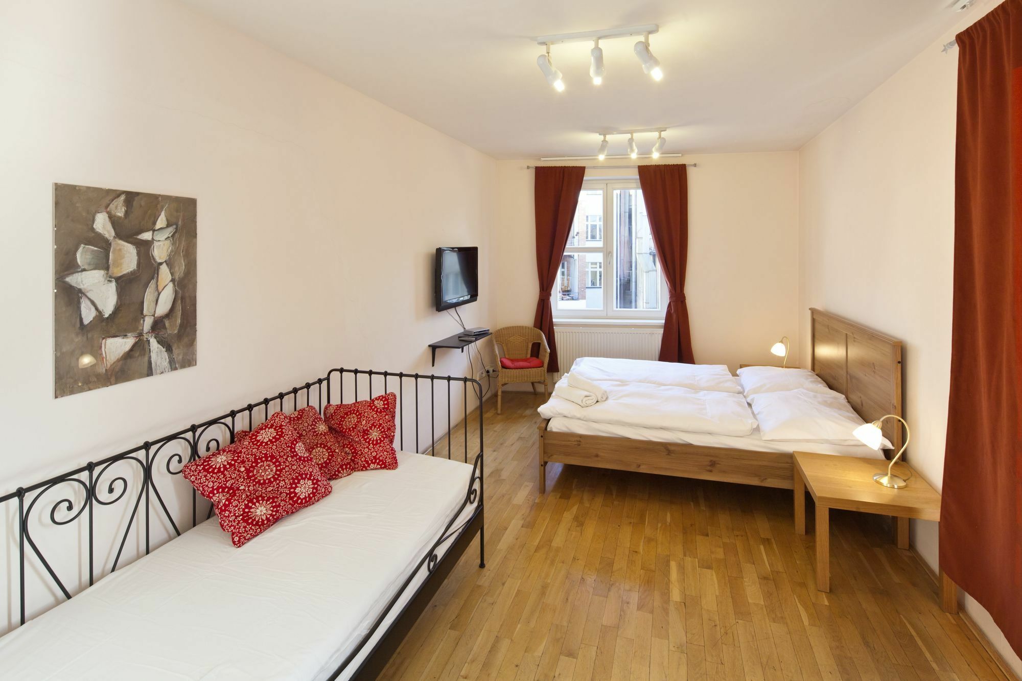 Capital Apartments Прага Екстериор снимка