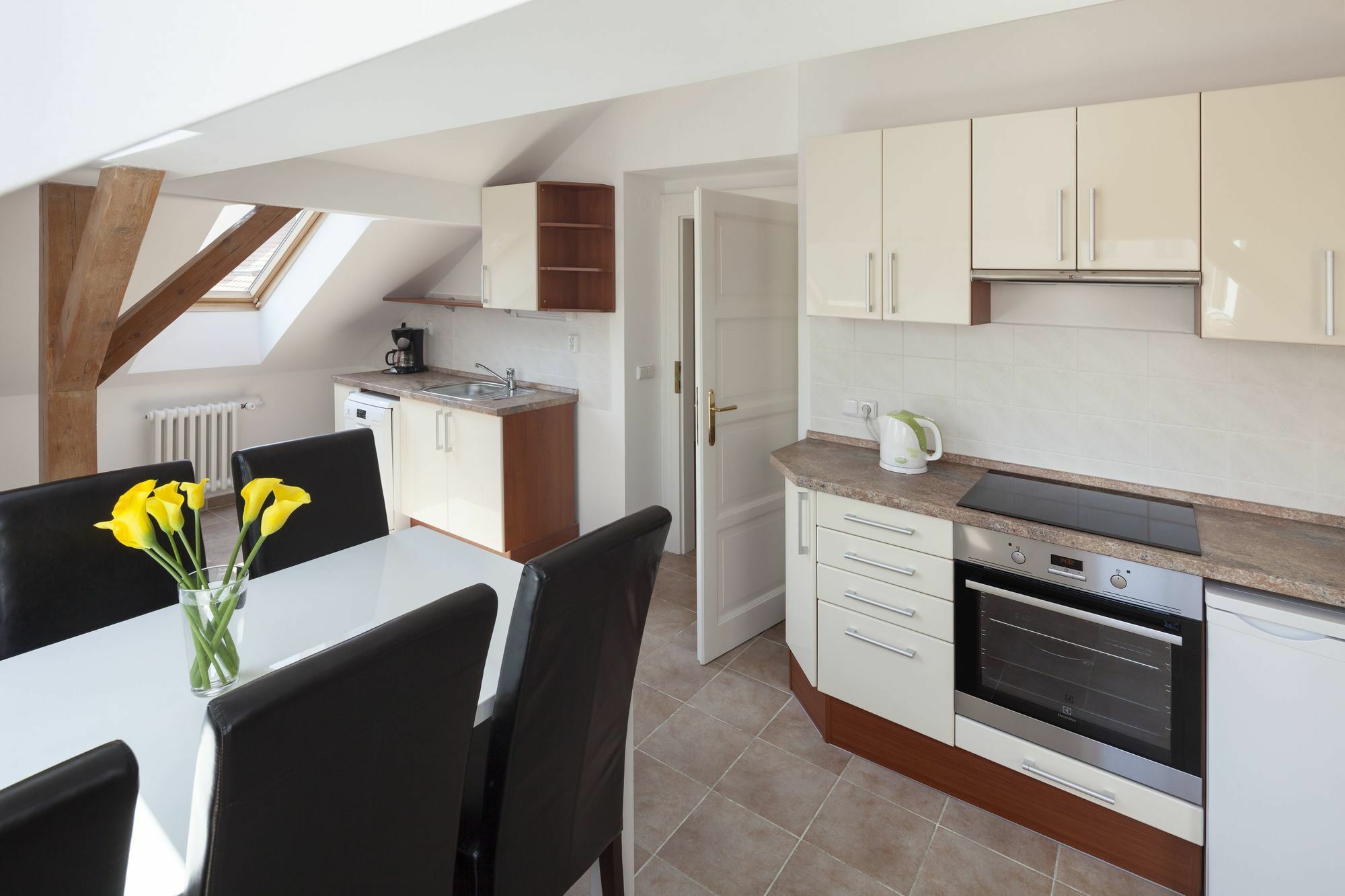 Capital Apartments Прага Екстериор снимка