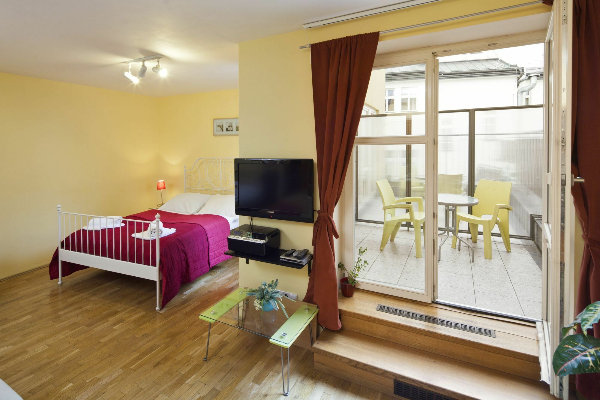 Capital Apartments Прага Екстериор снимка