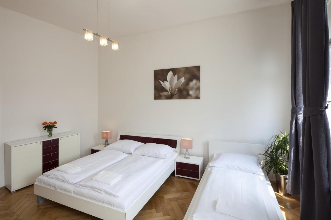 Capital Apartments Прага Екстериор снимка